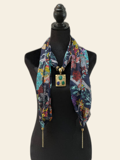 Floral Stole with Semi Precious Stones Pendant